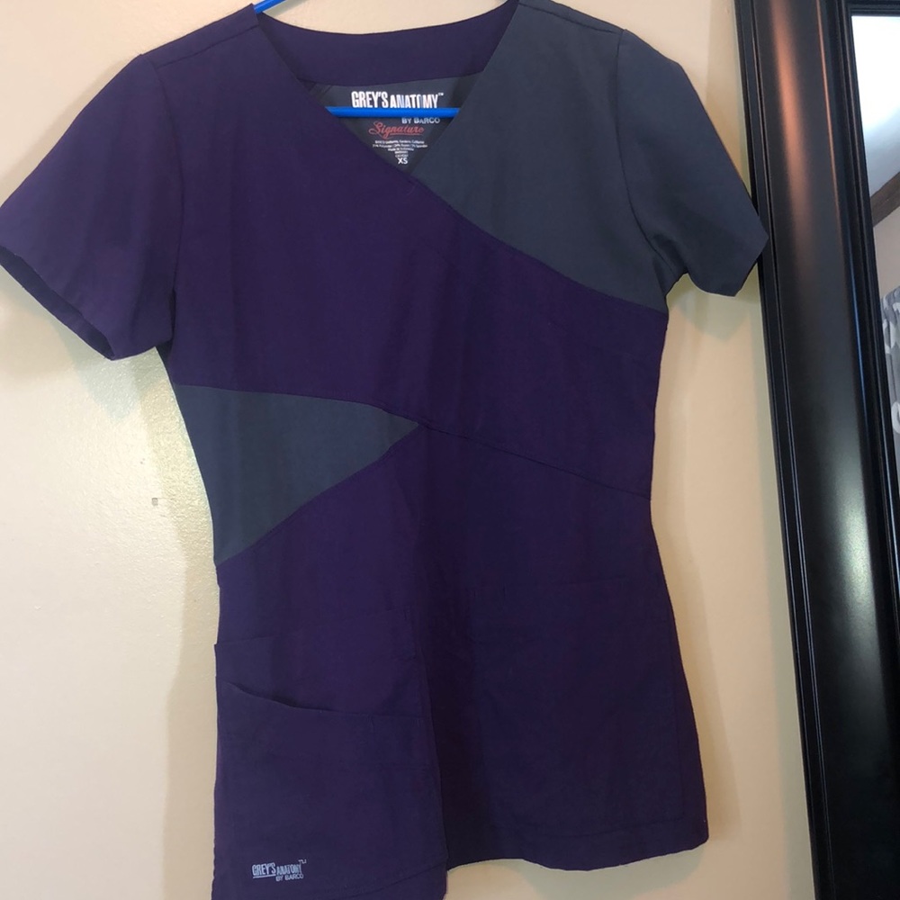 Women’s scrub top small